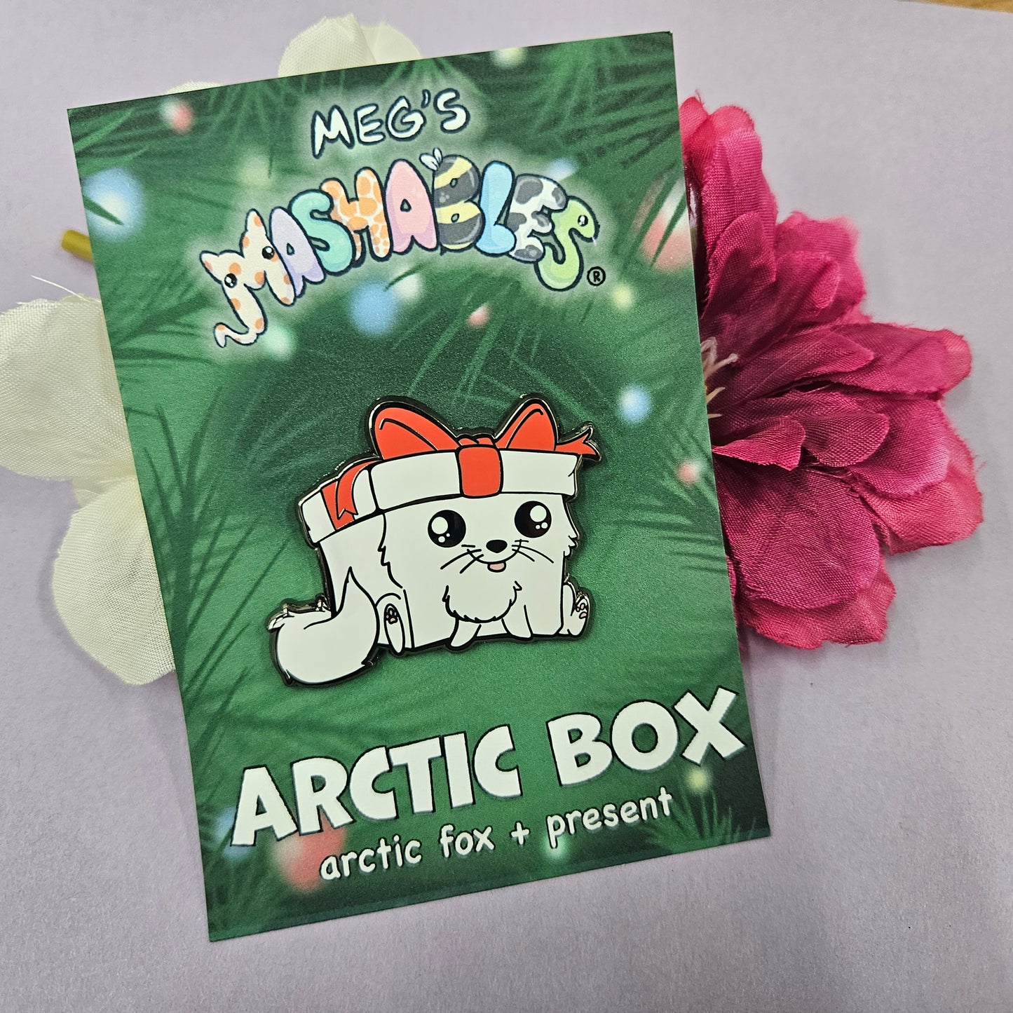 Arctic Box Pin (fox + present)