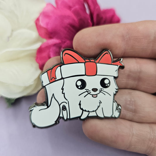 Arctic Box Pin (fox + present)